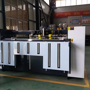 萍鄉BDJ-2000B型(雙(shuang)伺服驅動(dong))半自動釘(ding)箱機